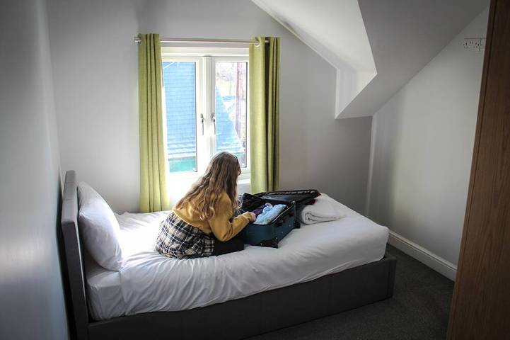 Ferienhaus-Luxus-Ensuite mit Dusche-Blick auf den Fluss-Glandwr House in Rhayader, Powys