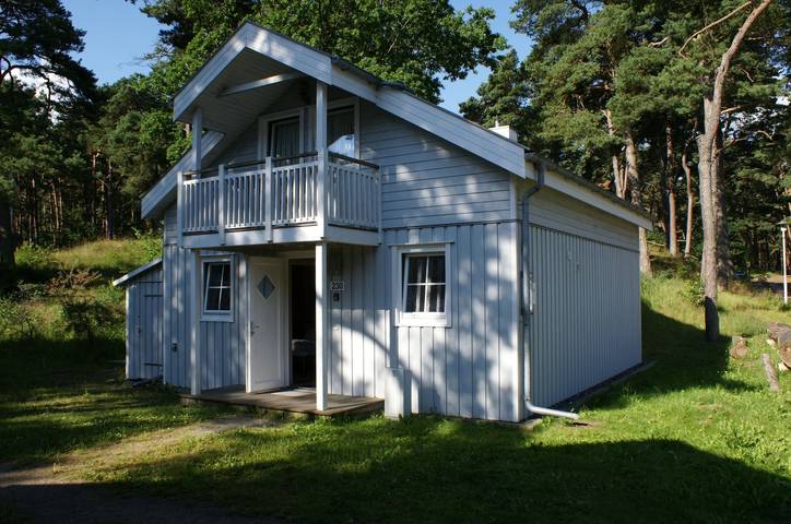 Ferienhaus für 6 Personen, mit Balkon und Whirlpool sowie Terrasse und Sauna in Baabe