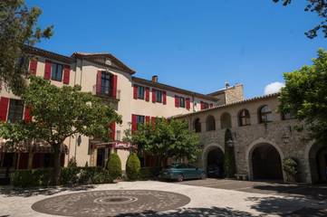 Hôtel pour 3 personnes, avec terrasse et vue, animaux acceptés à Montélimar