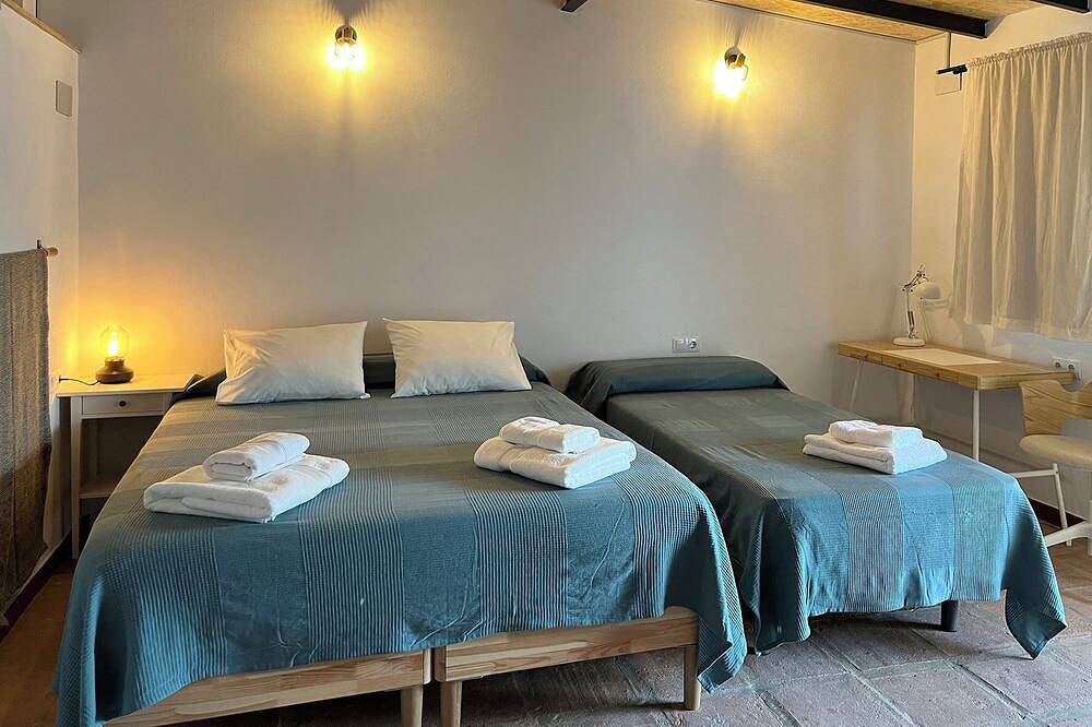 House with a pool, 25 minutes from Seville, 3 suites, spacious outdoor area. in Aznalcázar, Sevilla Provinz