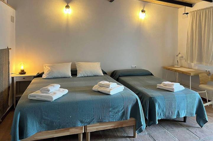 House with a pool, 25 minutes from Seville, 3 suites, spacious outdoor area. in Aznalcázar, Sevilla Provinz