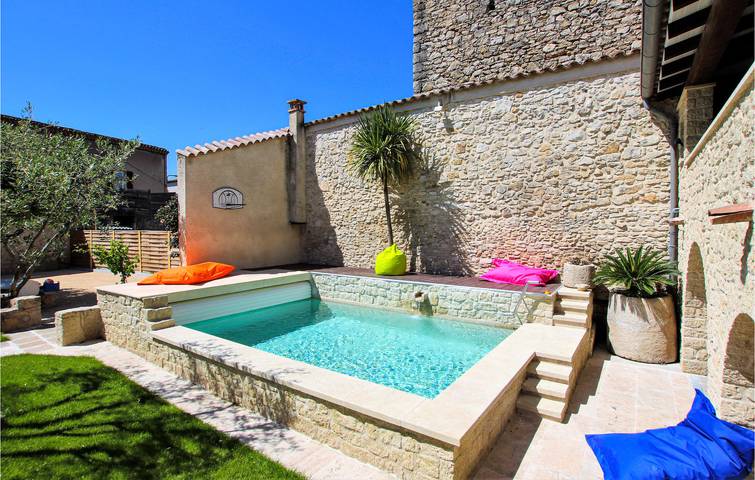Appartement avec piscine près du centre ville. in Bourg-Saint-Andéol, Privas (arrondissement)