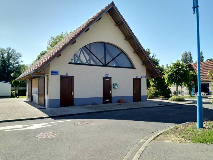 Camping pour 6 personnes, avec terrasse, animaux acceptés