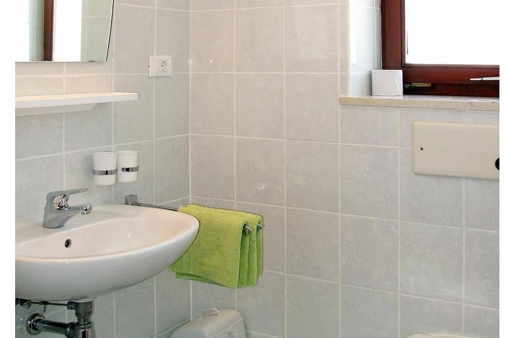 Geheel appartement, Leuk appartement voor 4 personen met Wifi, Tv, balkon en huisdieren toegestaan in St. Valentin auf der Haide, Graun
