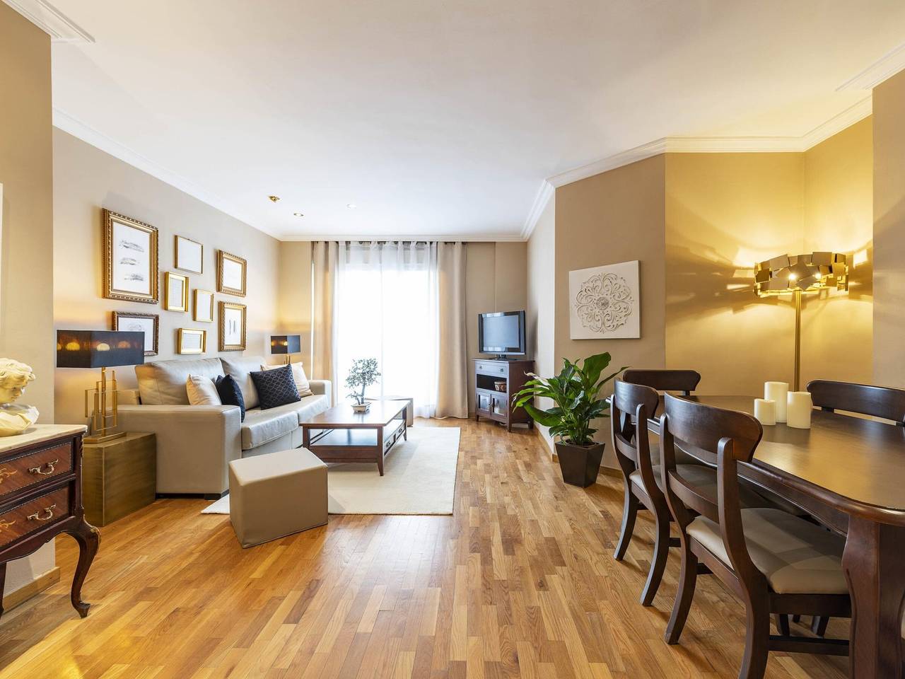 Apartamento entero, Moderno apartamento en Valencia con aire acondicionado y Wi-Fi gratis in Arrancapins, Valencia