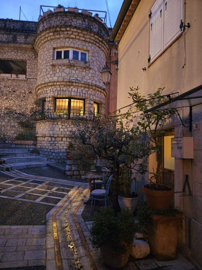 Gîte pour 2 personnes, avec terrasse à Aspremont - 2