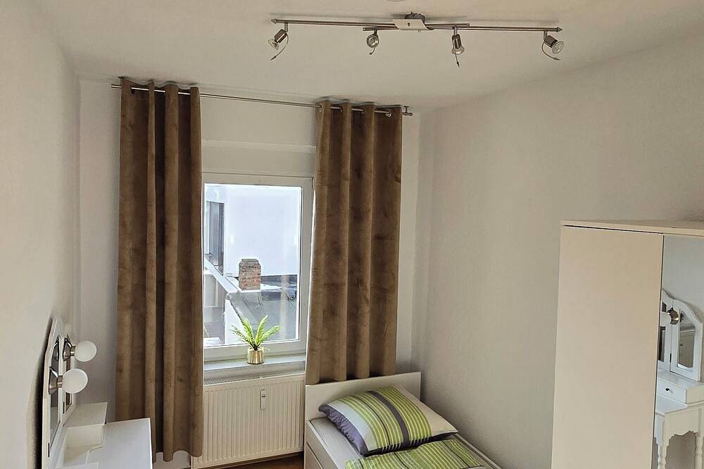 Ganze Wohnung, Schöne Familien-Ferienwohnung mit 2 Schlafzimmern nur 5 Minuten vom See entfernt in Leipzig, Kulkwitzer See