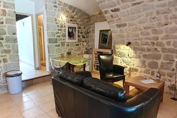 Gîte pour 2 personnes, avec piscine et jardin, animaux acceptés dans Largentière