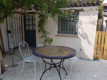 Gîte pour 2 personnes, avec terrasse et jardin dans les Alpes maritimes