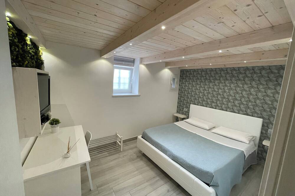 Apartamento entero, Detached house with swimming pool and large equipped garden, pets allowed in Pompeya (Nápoles), Provincia de Nápoles