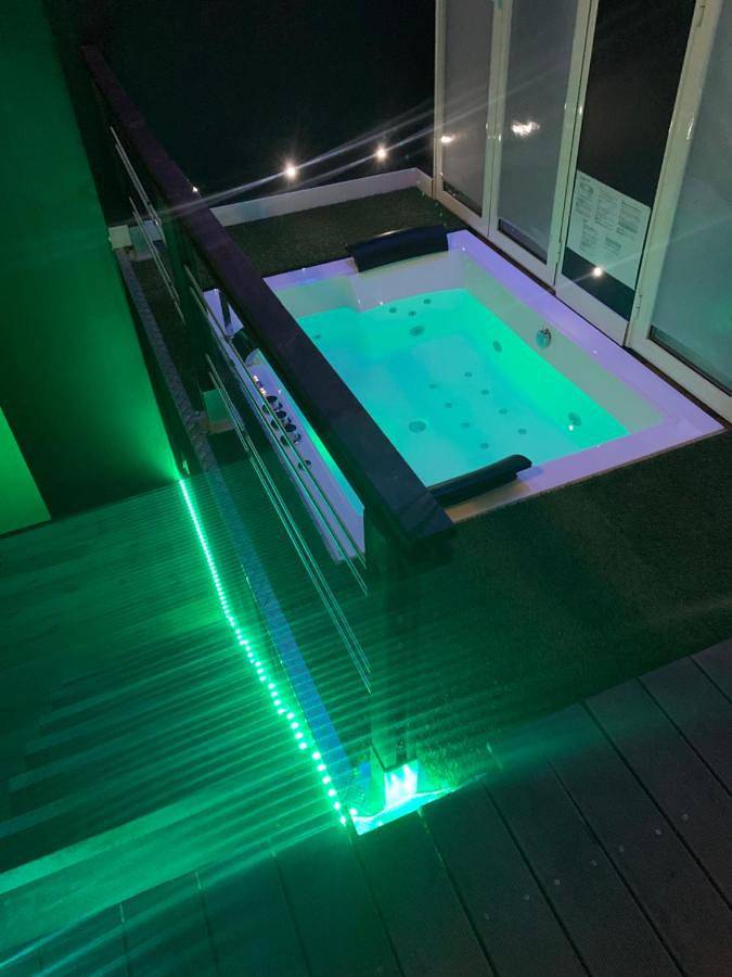 Chambre d’hôte pour 10 personnes, avec terrasse et jacuzzi ainsi que jardin et piscine dans le Nord-Pas-de-Calais - 4