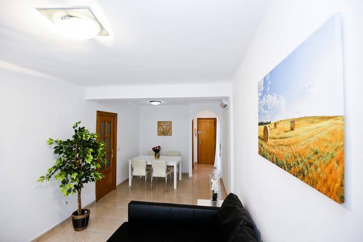 Apartamento entero, Pineda 5 con piscina comunitaria, playa a 100m in Platja de la Pineda, Costa Dorada