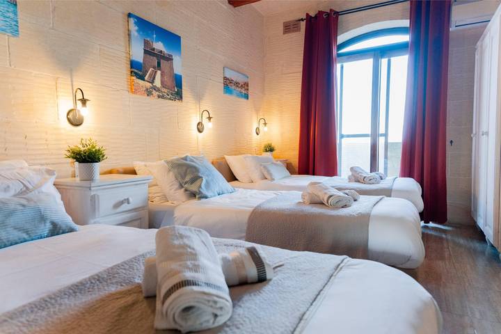 Villa pour 7 personnes, avec Balcon et Terrasse ainsi que Jardin et Piscine à Malte