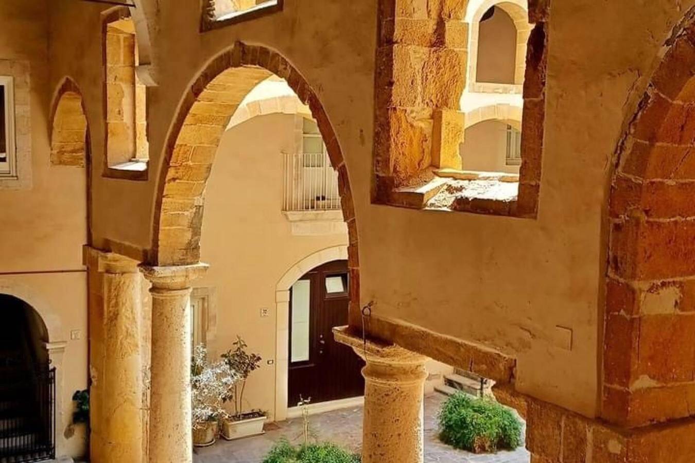 Ganze Ferienwohnung, 2-Bed Island Retreat - Baroque Courtyard & Views in Syrakus, Syrakus Provinz