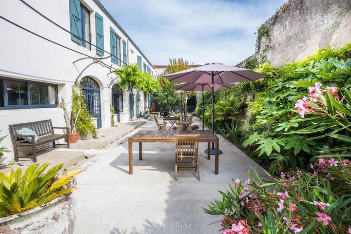 Chambre d’hôte pour 2 personnes, avec vue ainsi que piscine et jardin