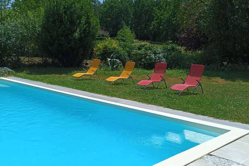Appartement entier, Petit nid douillet dans un écrin de verdure 4 personnes in Caussade, Quercy