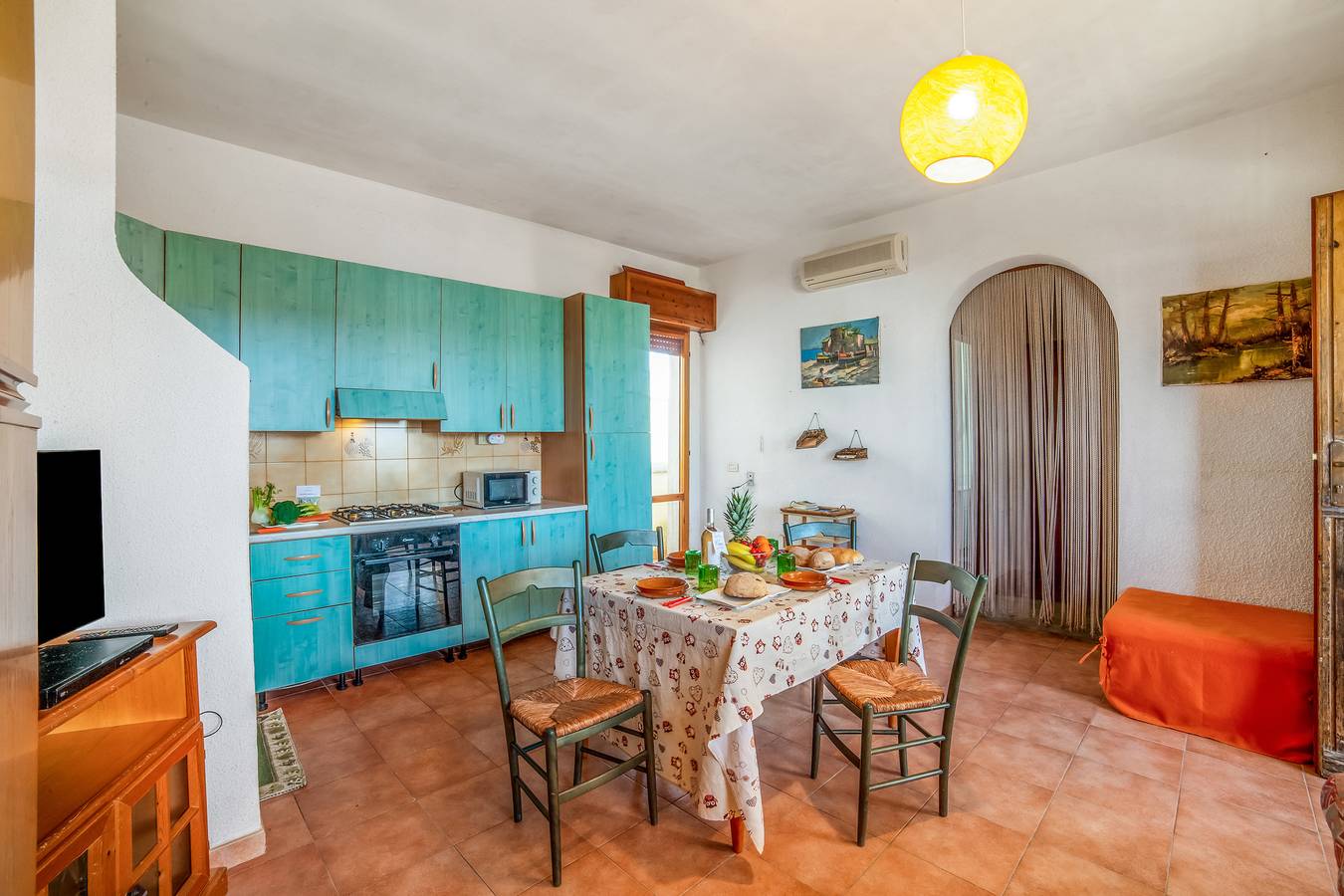 Apartamento entero, Acogedor apartamento de 1 dormitorio con cocina y aparcamiento, a 2 km de la playa de Campomarino in Campomarino di Maruggio, Maruggio