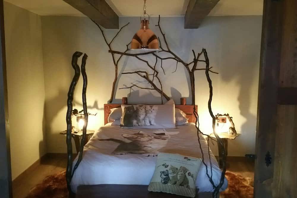 Entire apartment, Appartement 'Borredà' mit Kaminofen in Borredà, Catalan Pyrenees