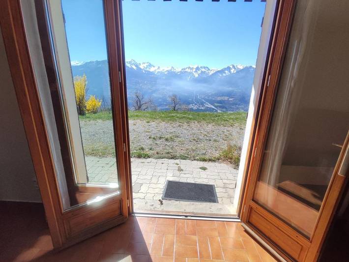 Gîte pour 4 personnes, avec vue ainsi que vue sur le lac et jardin, animaux acceptés à Puy-Sanières - 2