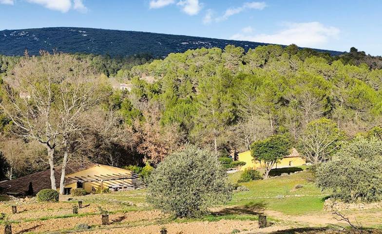 Location de vacances pour 4 personnes, avec terrasse et piscine à La Verdière - 2