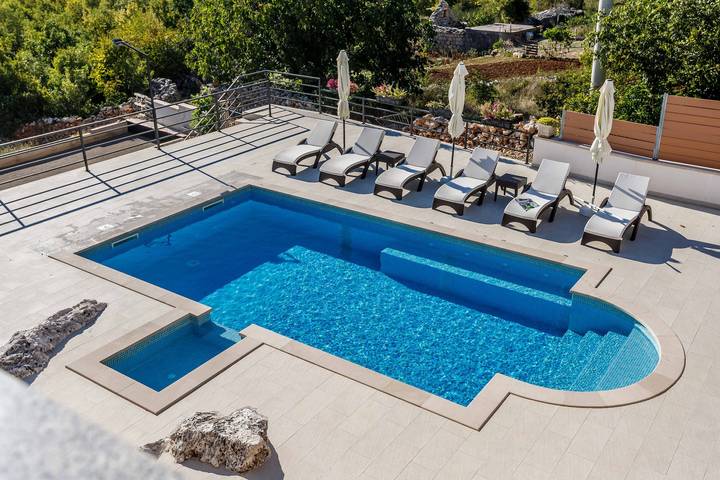 Villa mit Pool in Dalmatinisches Zagora