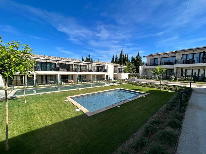Appartement de vacances pour 4 personnes, avec piscine et jardin