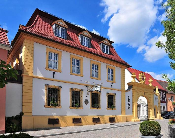 Hotel, mit Terrasse und Garten in Iphofen