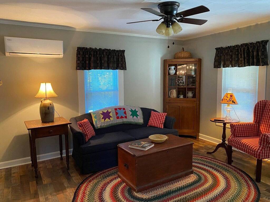 Bledsoe’s River Inn. Cottage in the heart of wine country near Mtns. & Mayberry in Surry County