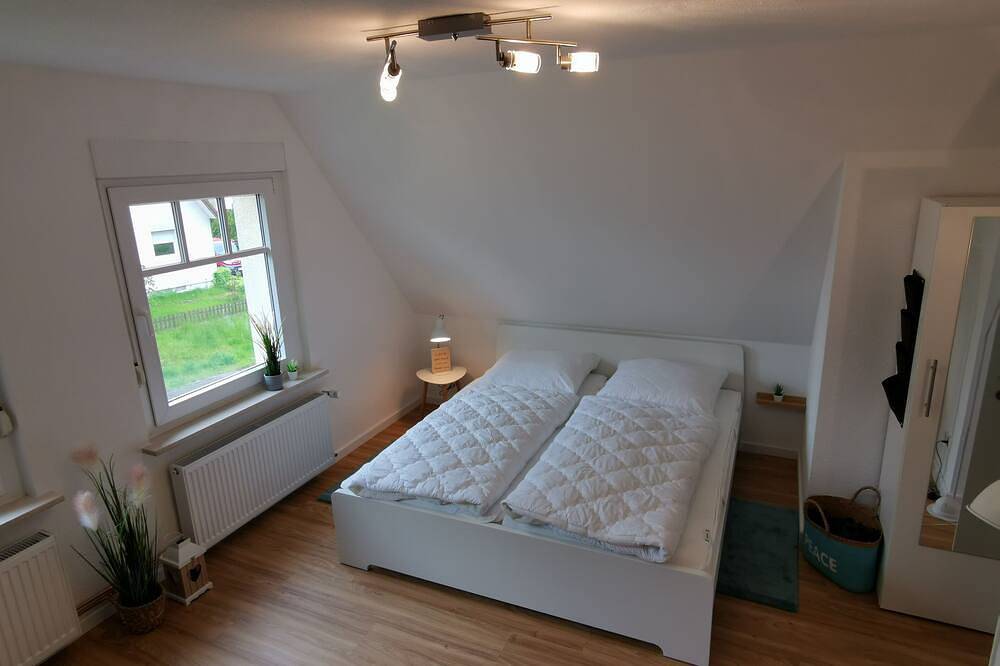 Ganze Wohnung, Ferienwohnung Schöne Aussicht Reelsen - ruhige, komfortable Wohnung im Og in Bad Driburg, Kreis Höxter