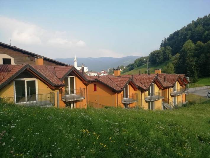 Appartamento per 8 persone, con Balcone e Terrazza nonché Giardino e Panorama in Altopiano di Asiago