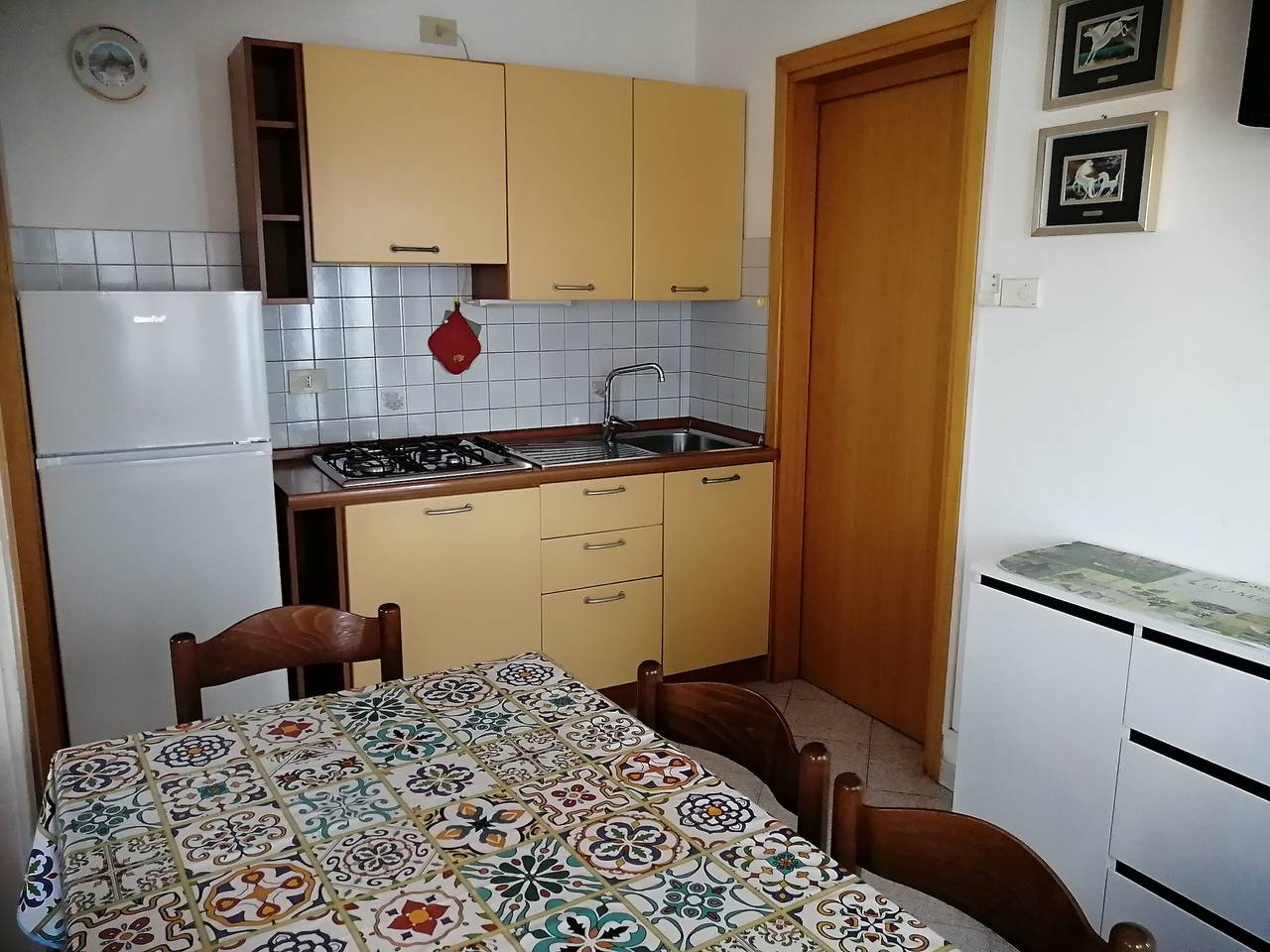 Appartamento intero, Appartamento 'Euroholiday Village 3A' con terrazza privata, giardino in comune e Wi-Fi in Lido di Jesolo, Jesolo