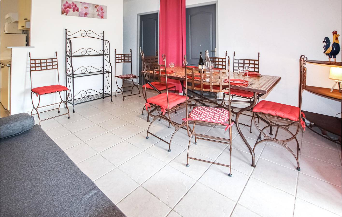 Charmante 2km City-Center Wohnung - Pool, Garten & Whirlpool in Grospierres, Ardèche