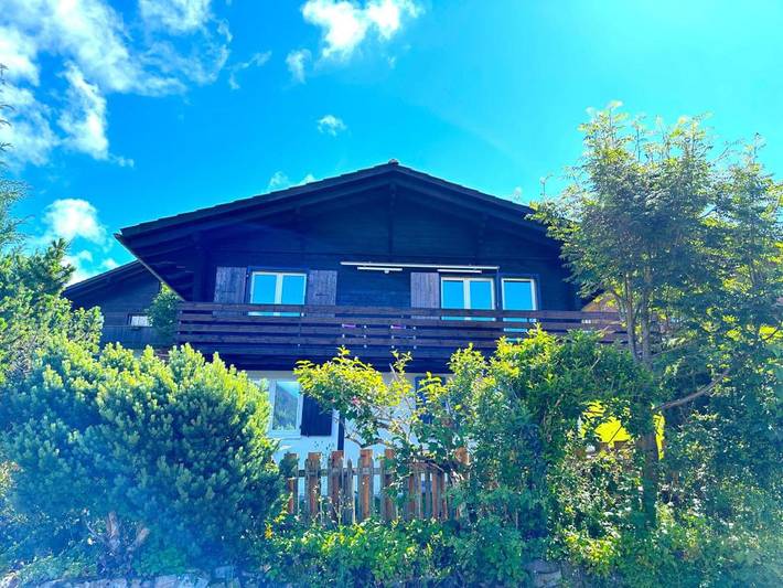 Chalet für 8 Personen, mit Balkon und Garten am Thunersee