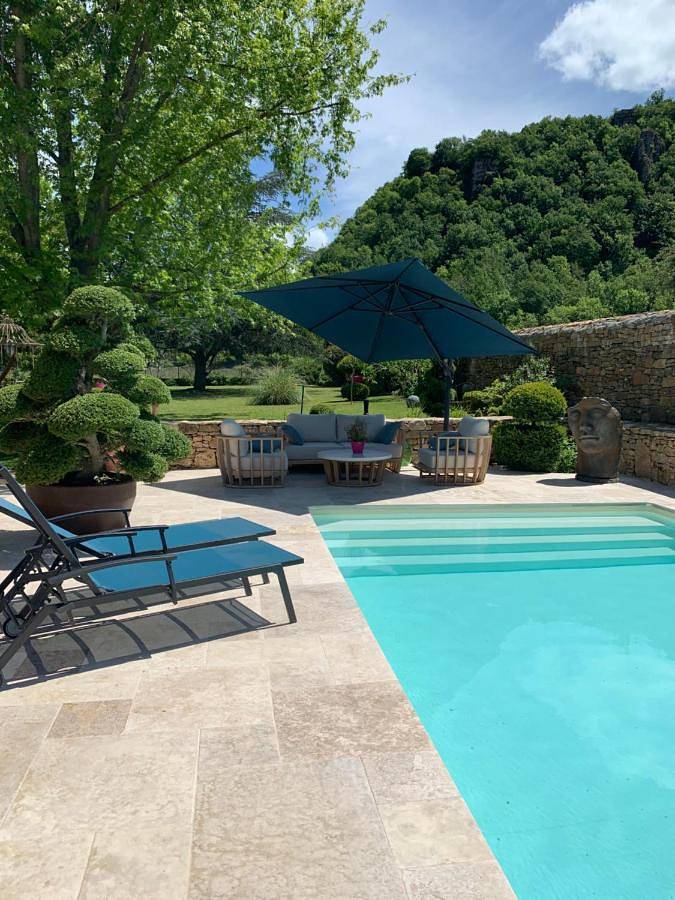 Appartement de vacances pour 2 personnes, avec Jacuzzi et Terrasse ainsi que Jardin et Piscine