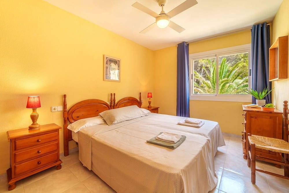 Entire apartment, Beautiful apartment for 4 guests with Wifi, pool, A/C, Tv, balcony and parking in Andratx, West Majorca