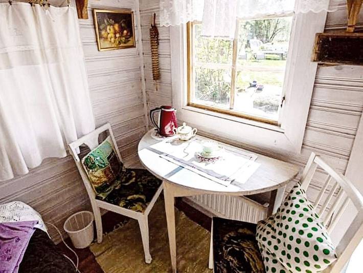 Fridfull stuga med sjoutsikt in Marks kommun, Västergötland