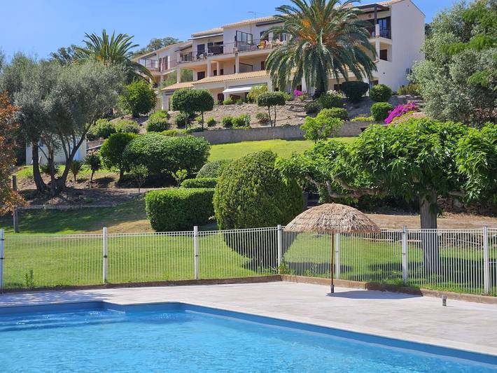 Gîte pour 4 personnes, avec piscine et terrasse, adapté aux familles à Sari-Solenzara - 3