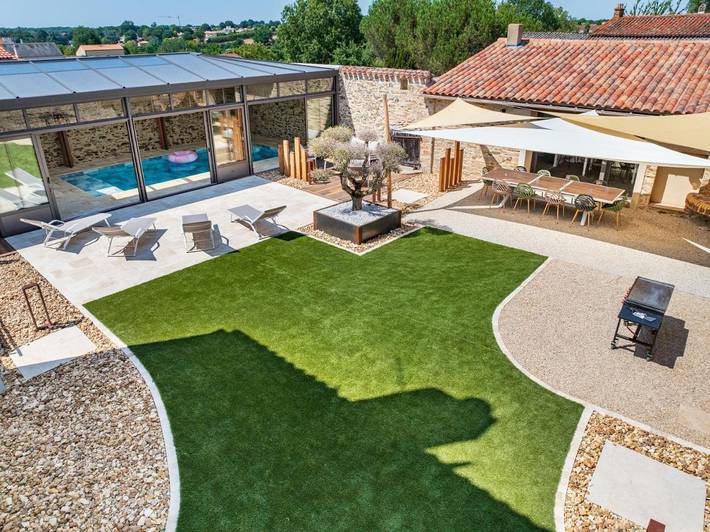 Location de vacances pour 16 personnes, avec Terrasse ainsi que Jardin et Piscine dans Montaigu-Vendée - 3