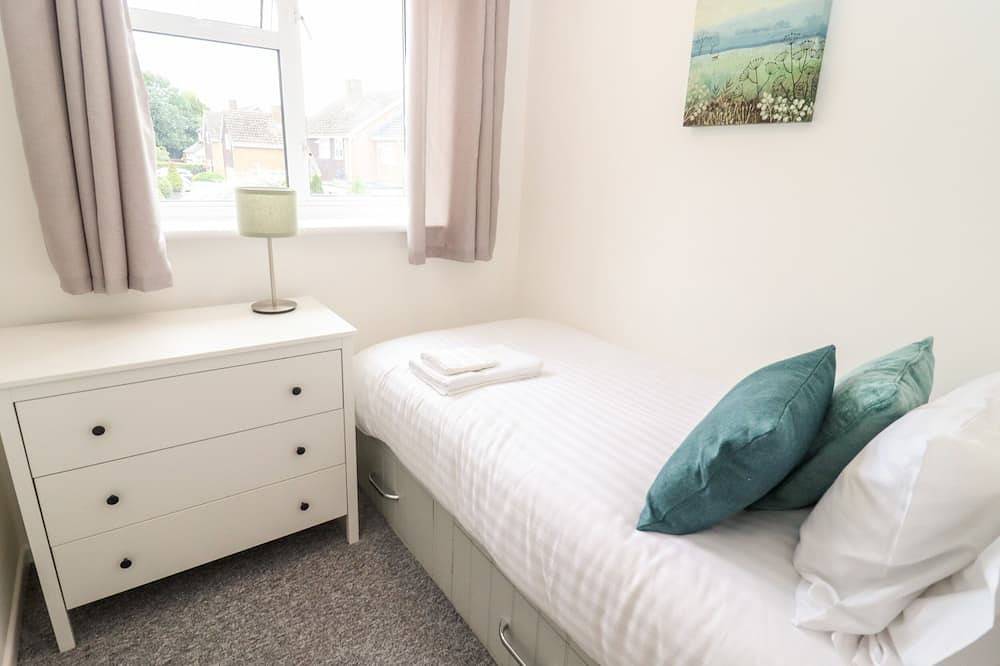 17 Sands Close, pet friendly, with open fire in Broadway in Broadway (Worcestershire), Worcestershire