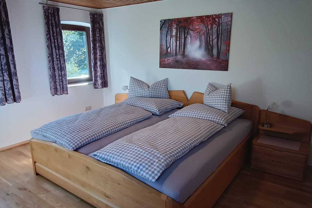 Ganze Wohnung, Ferienhaus mit drei Schlafzimmern 110 qm in Ainring, Rupertiwinkel