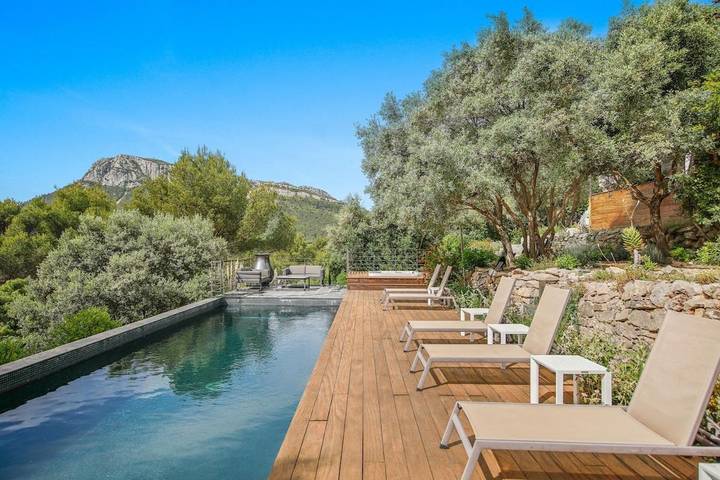 Location de vacances pour 10 personnes, avec piscine ainsi que jardin et jacuzzi, animaux acceptés à Solliès-Ville - 4