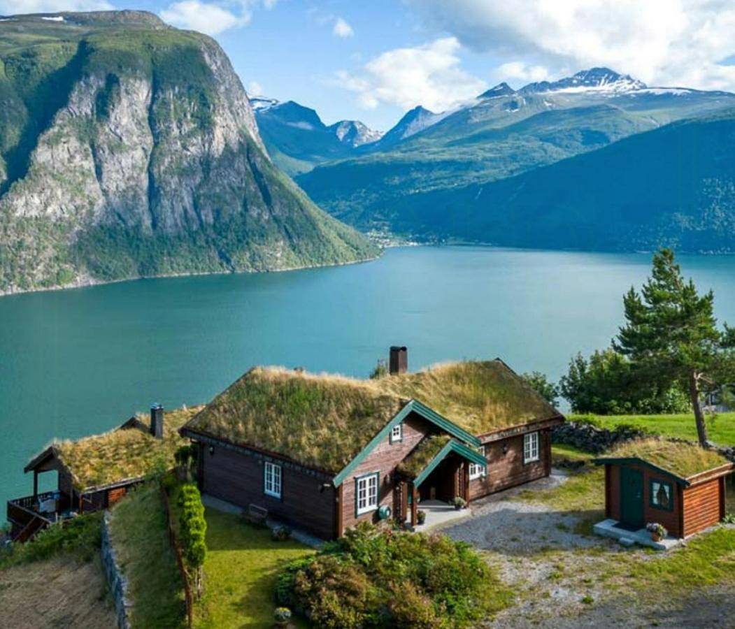 Panoramic Cabin With Fjord Views In Valldal in Linge, Norddal