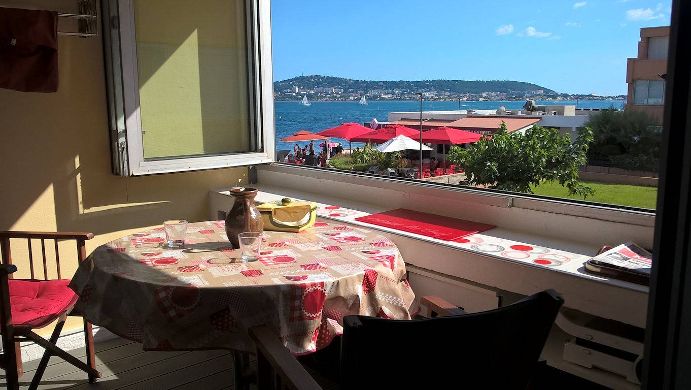 Appartement entier, T2 meublé vue étang face au mont Saint-Clair in Balaruc-les-Bains, Côte d'Améthyste
