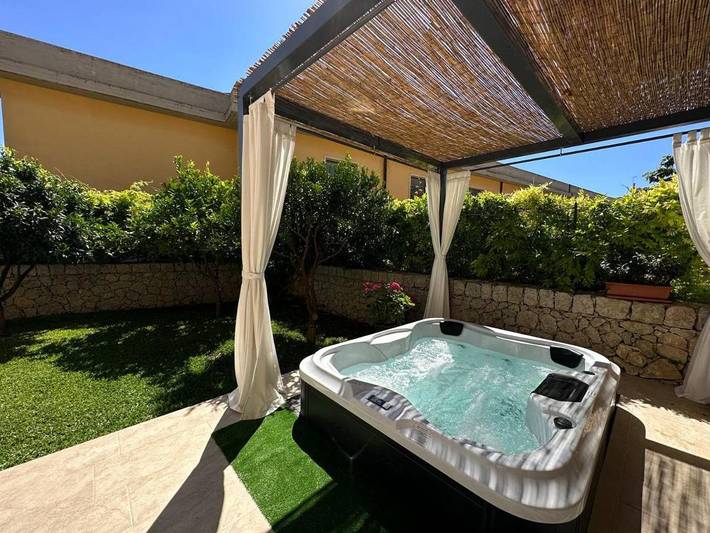 Casa vacanza per 5 persone, con giardino e idromassaggio in Palazzolo Acreide