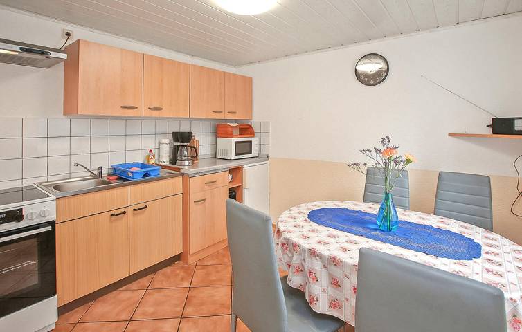 Appartement confortable avec terrasse, télévision par câble et parking, à 200 m de la plage in Seebad Lubmin, Lubmin