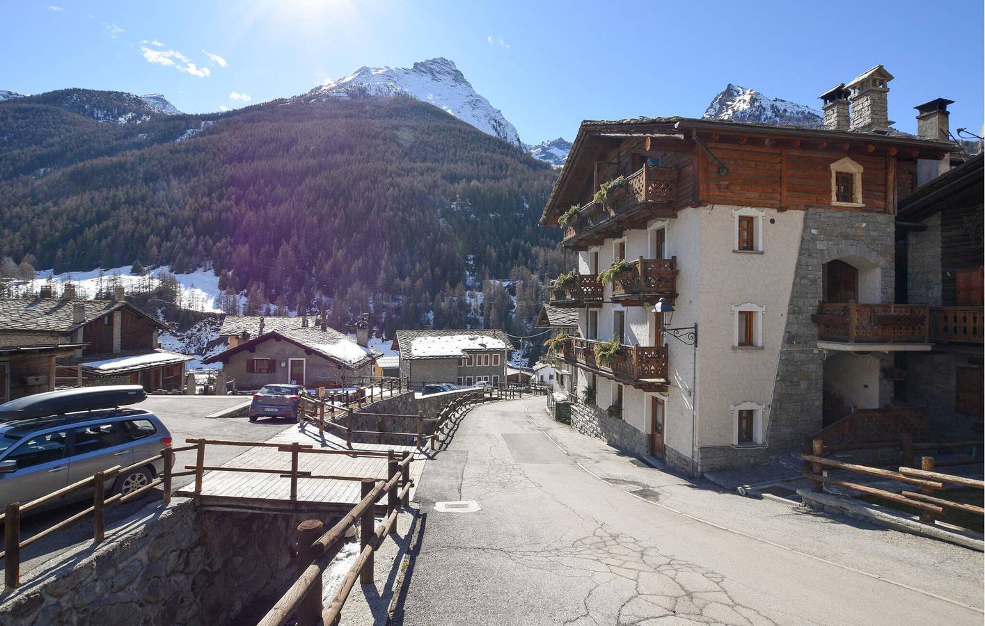 Ganze Ferienwohnung, Gemütliche Ferienwohnung mit Bergblick und Terrasse in der Nähe des Flusses Valnontey in Epinel, Cogne