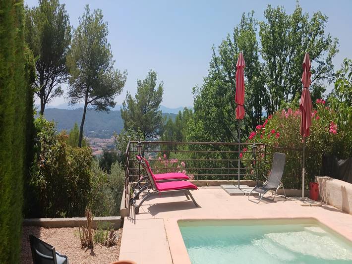 Location de vacances pour 6 personnes, avec piscine à Draguignan