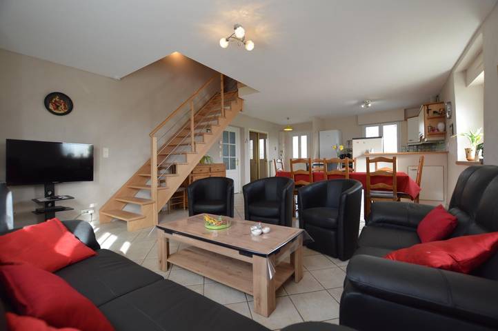 Gîte pour 10 personnes, avec terrasse ainsi que jardin et piscine à La Chapelle-Chaussée - 3