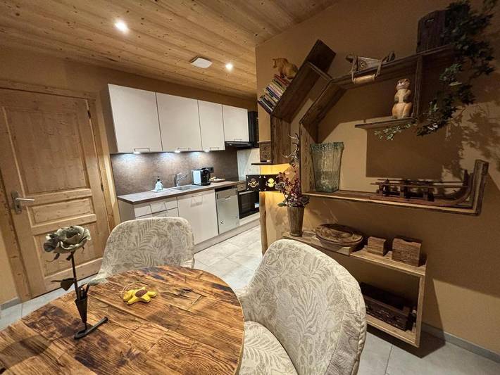 Gîte pour 8 personnes, avec terrasse ainsi que jacuzzi et jardin dans Lac de Montriond