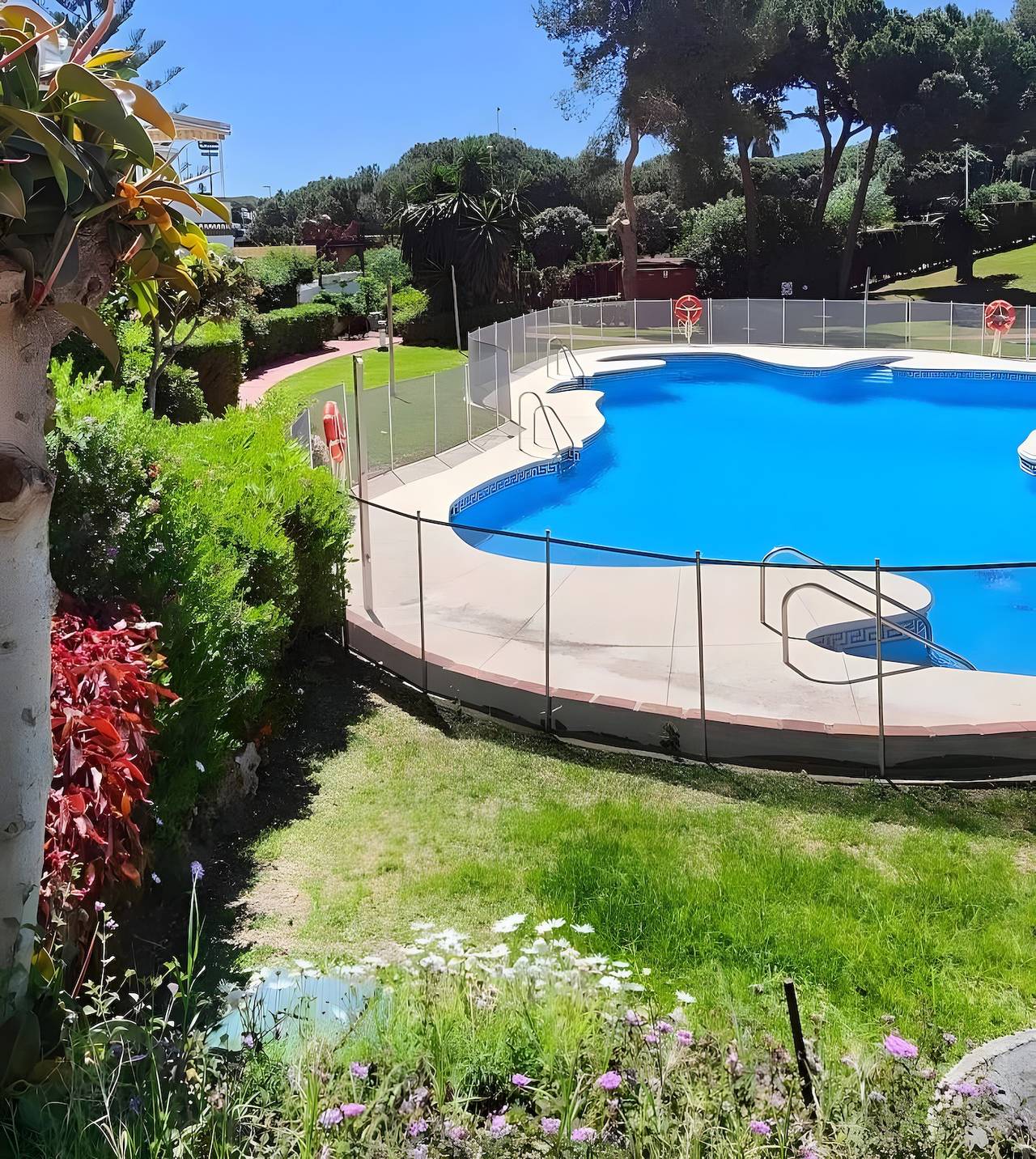 Apartamento entero, Apartamento «Sunny Calahonda Park» con piscina, terraza y Wi-Fi in Sitio de Calahonda, Mijas